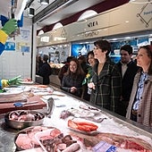 Pontón insiste en su condición de mujer y nacionalista como gancho