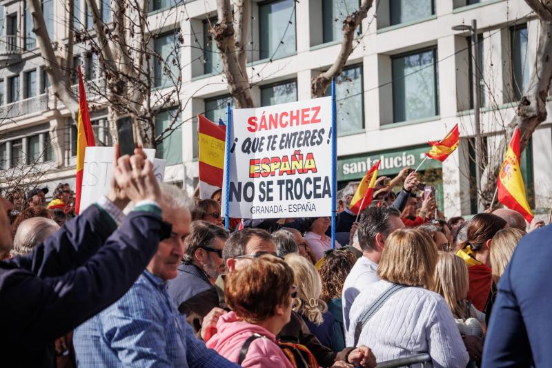Carteles de la manifestación apelaban directamente contra Sánchez