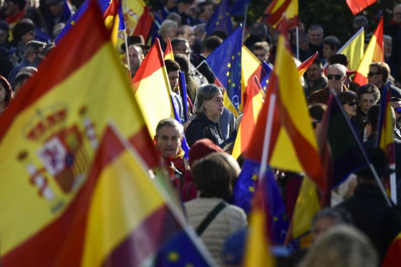 La plaza de España estaba llena de banderas de España y también han sido muy visibles las de la Unión Europea