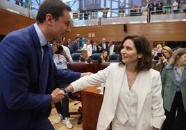 Ayuso y Lobato pactan limitar el número de diputados en la Asamblea de Madrid