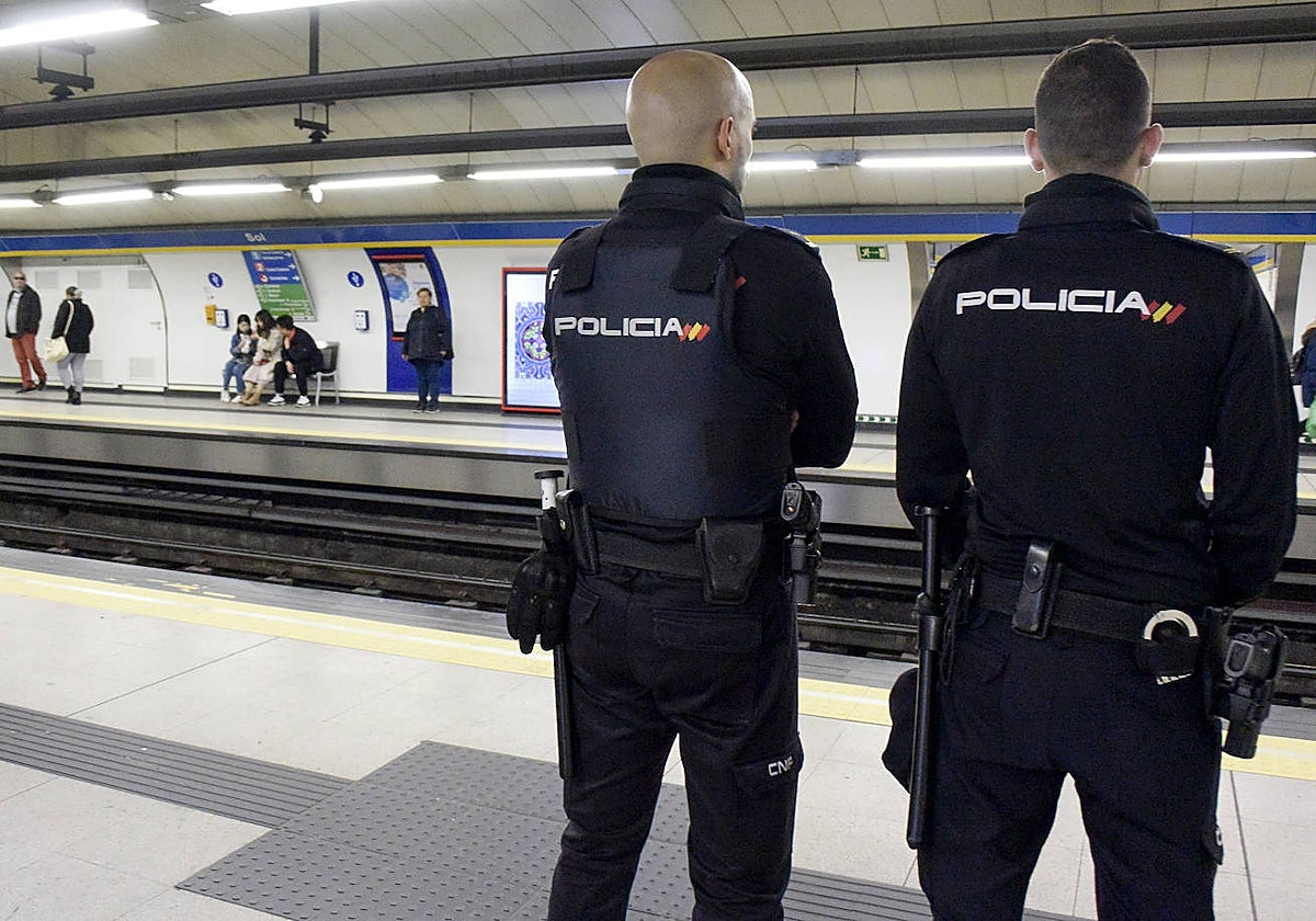 La Policía Nacional, en el Metro de Madrid