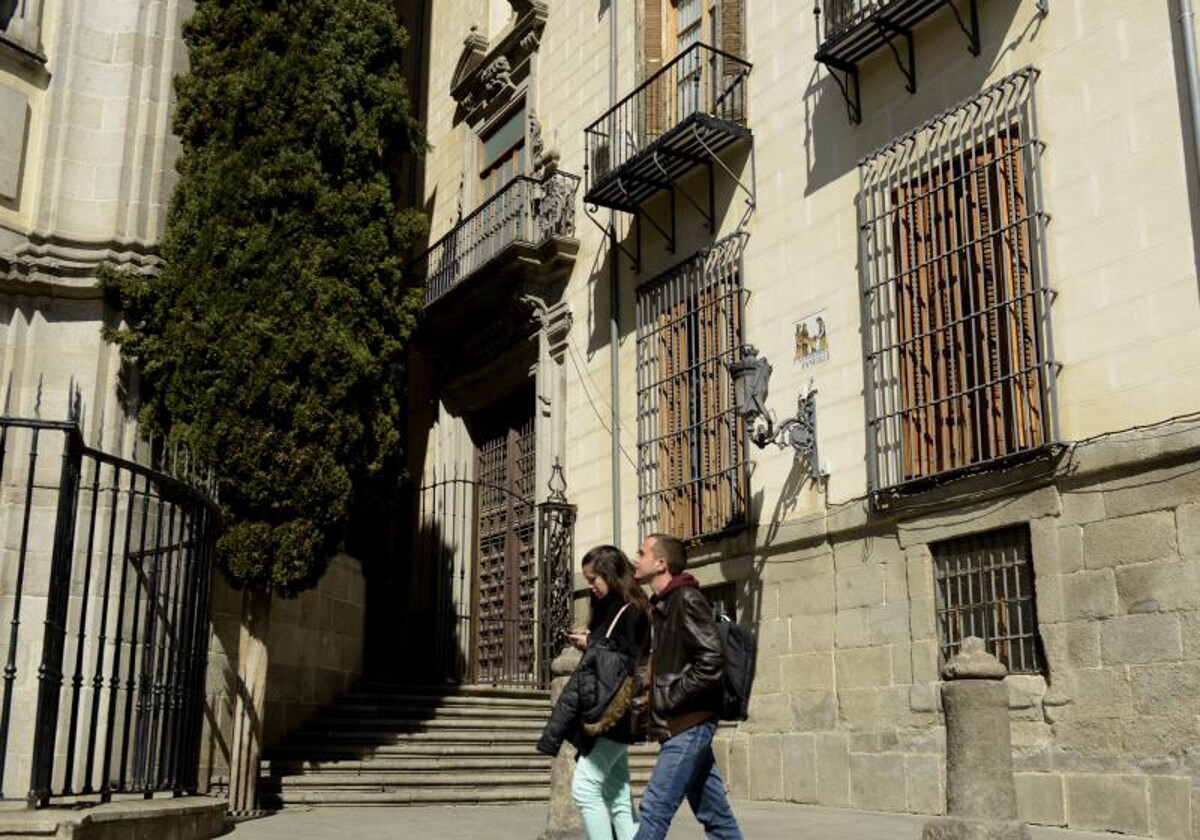 Entrada al pasadizo del Panecillo, justo al lado de la Basílica de San Miguel