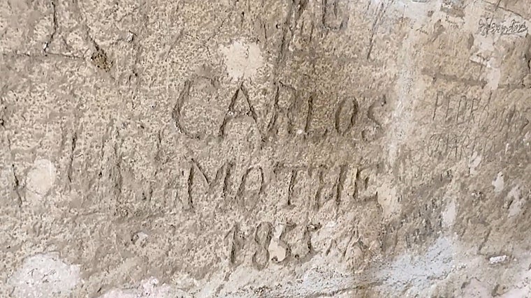 Inscripciones en los muros de la torre