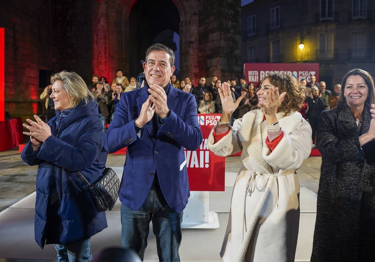 José Ramón Gómez Besteiro y la vicepresidenta María Jesús Montero, este jueves en Lugo