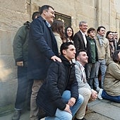 Rueda arranca la campaña en su universidad y con espontáneos de Primaria