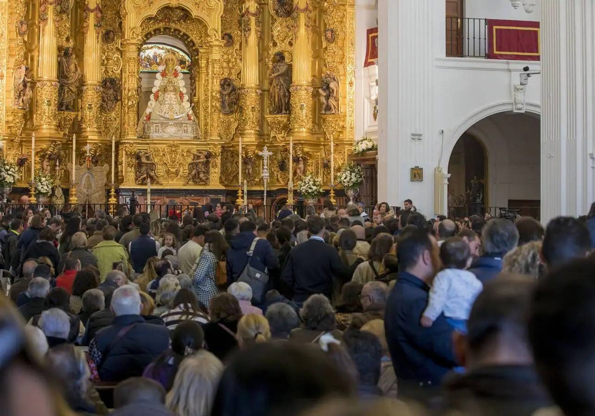 Ambiente en el santuario durante la Candelaria