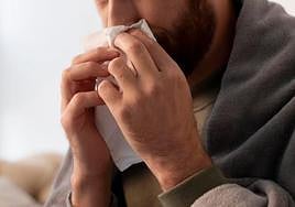 Multan a un hombre en Burgos por tirar sus mocos al suelo tras sonarse la nariz con la mano