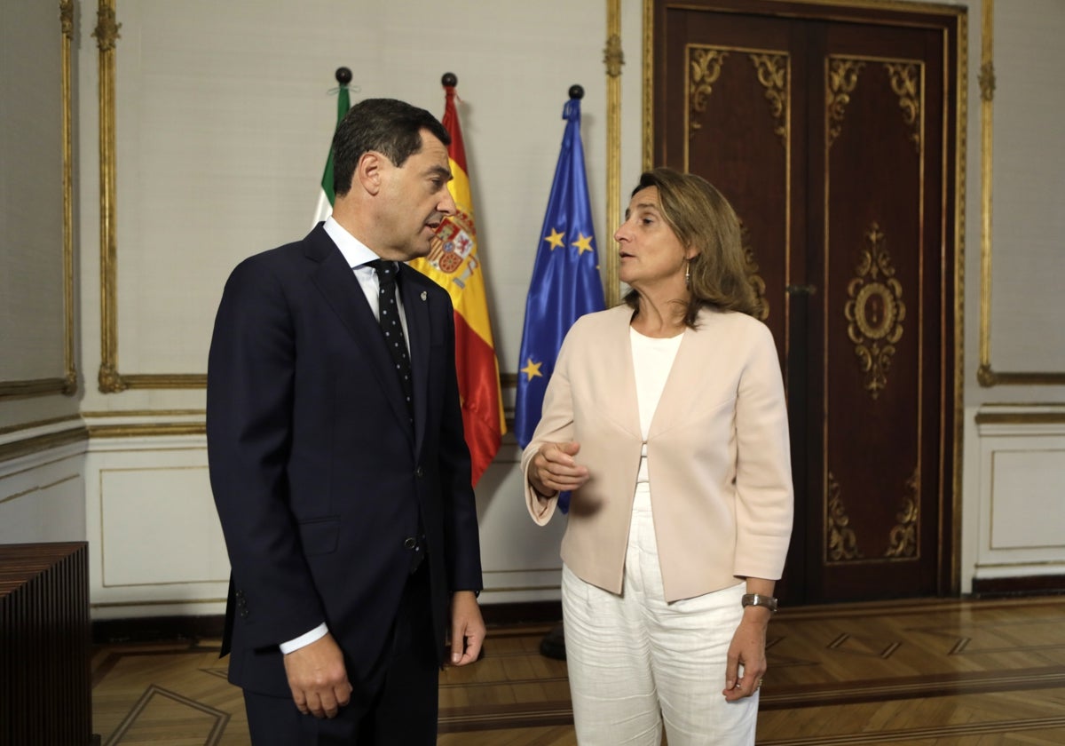 Juanma Moreno y Teresa Ribera, el pasado mes de octubre en el Palacio de San Telmo