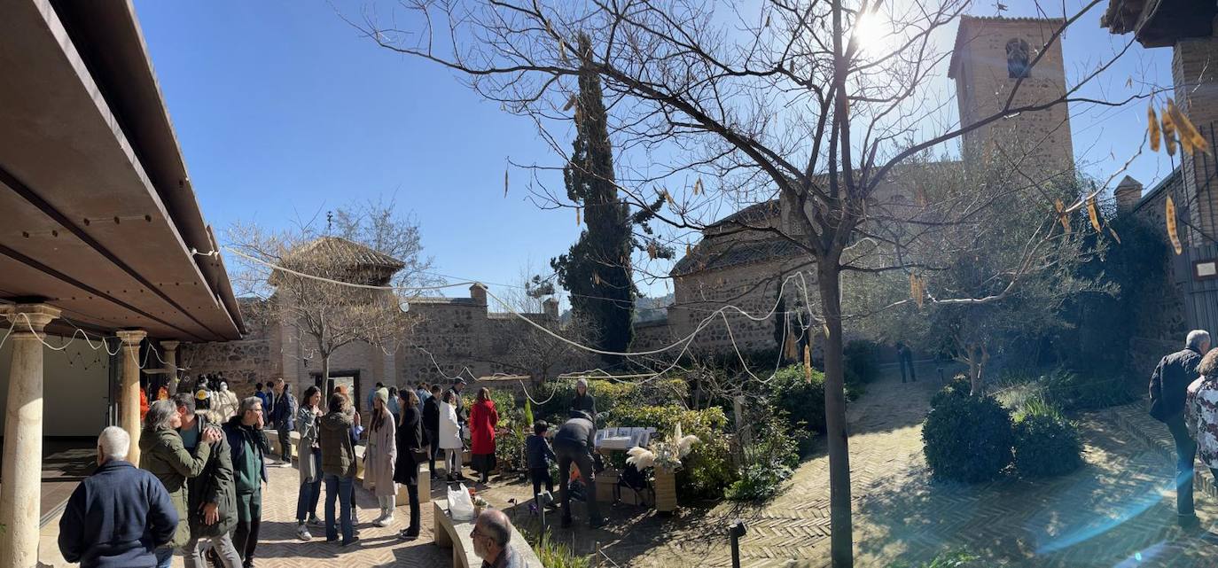 Vuelve el Mercado de las Flores al jardín de San Lucas, en imágenes