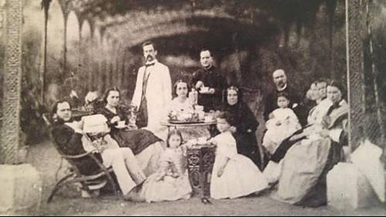 Jaime Loring, comprador de la colección y célebre empresario malagueño y su familia.