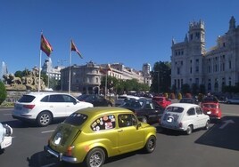 Cientos de coches sin etiquetas protestan contra las restricciones por el centro de Madrid