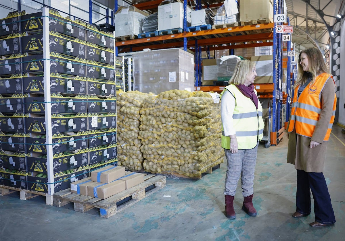 La consejera Ana Dávila, en su visita al Banco de Alimentos