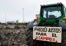 Agricultores vascos colapsan Vitoria a la espera de realizar una gran tractorada el miércoles