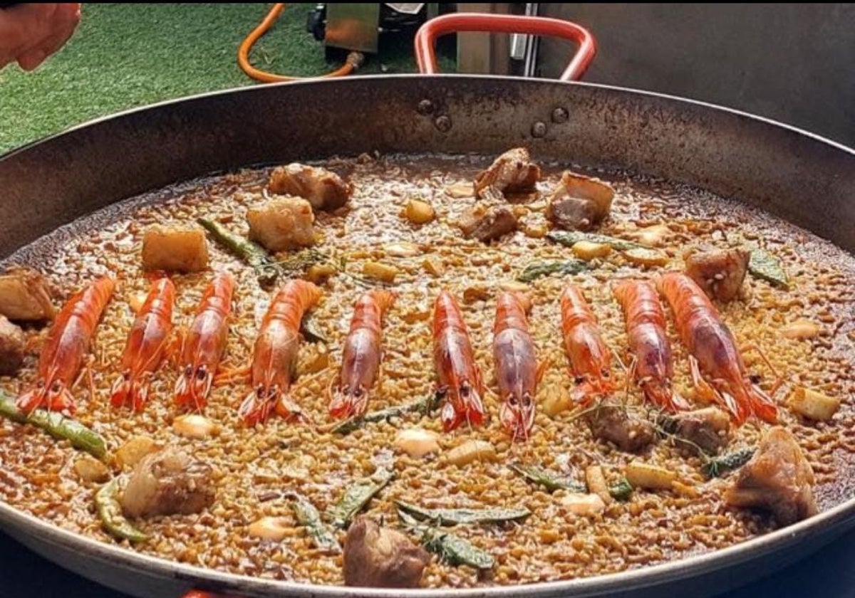 El arroz de Castelldefels es una versión del mar y montaña con los productos de proximidad del litoral y del parque agrario del Baix Llobregat