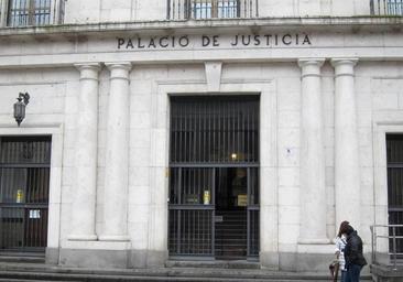 Dos años y nueve meses de cárcel para una joven de 19 años que se quedó embarazada de su novio de 14 años