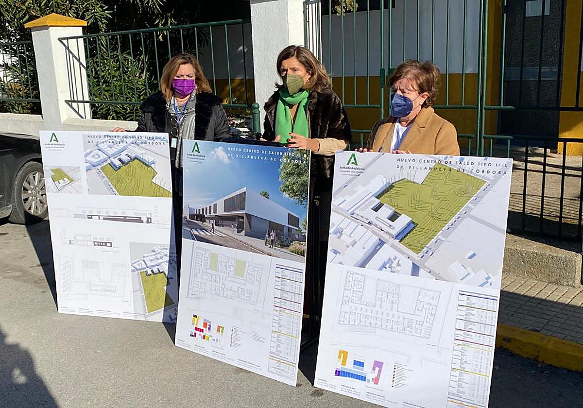 La delegada de Salud junto a la alcadesa de Villanueva de Córdoba durante la presentación del proyecto en la pandemia