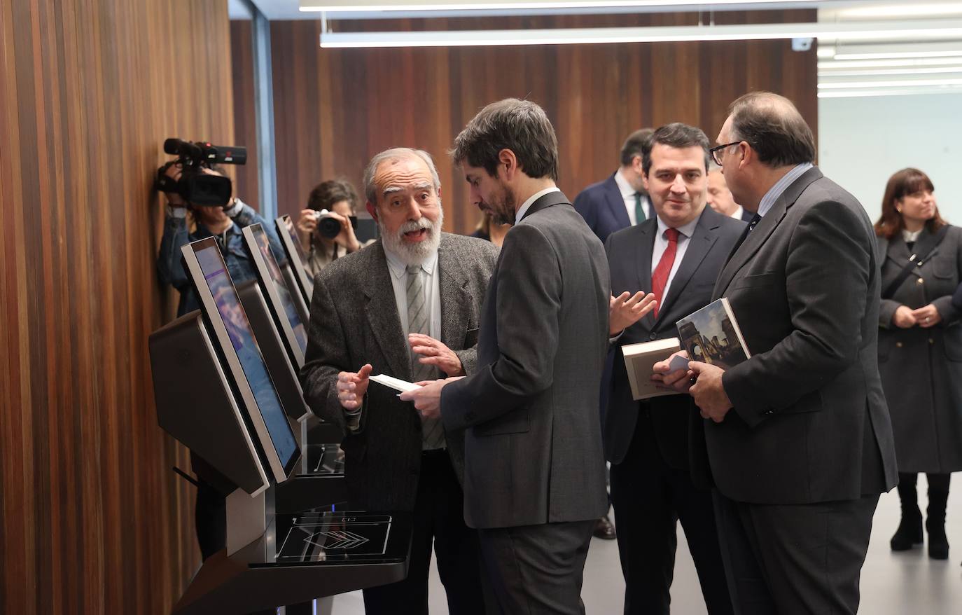 Fotos: la inauguración de la imponente Biblioteca Grupo Cántico de Córdoba