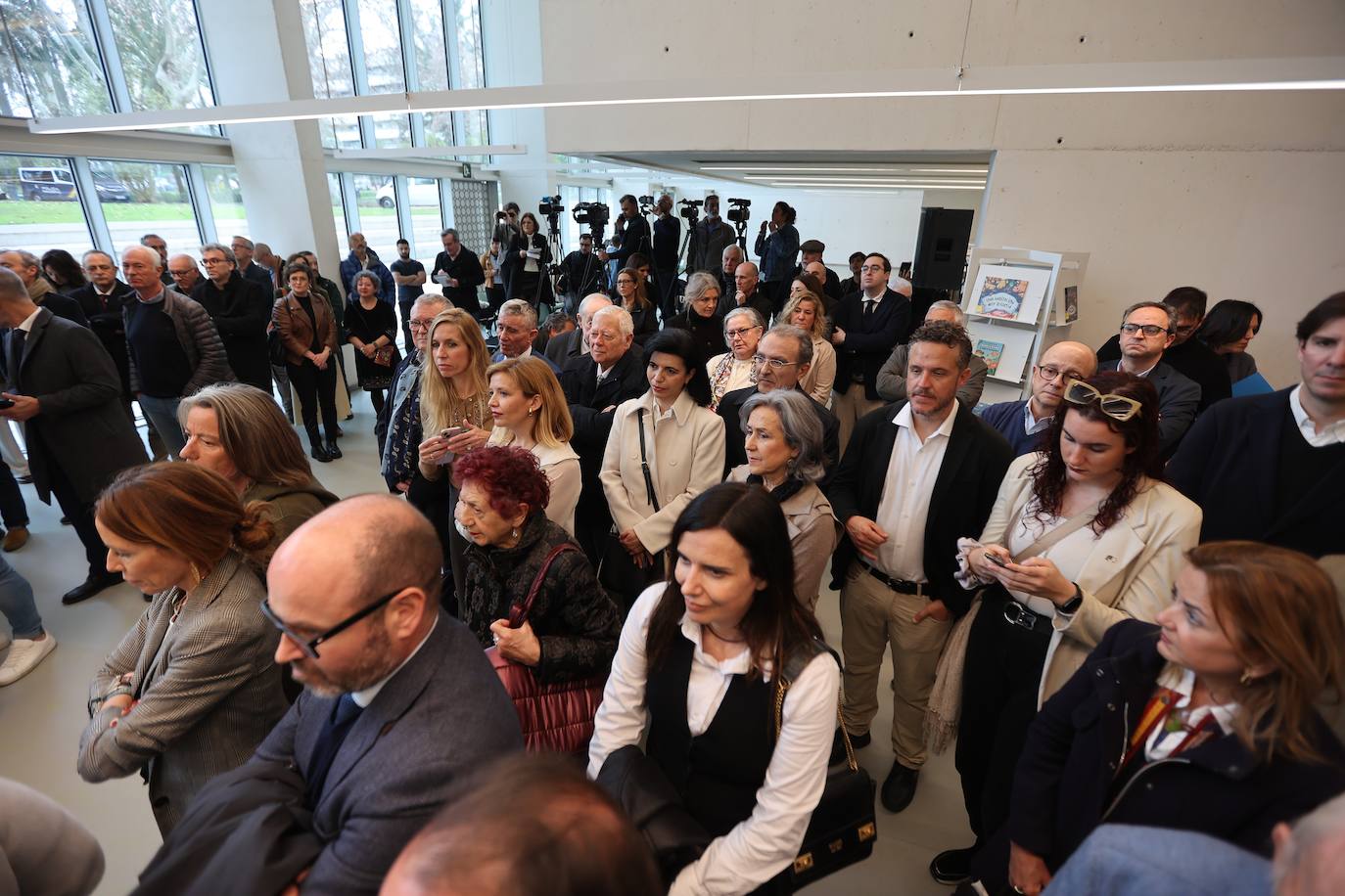 Fotos: la inauguración de la imponente Biblioteca Grupo Cántico de Córdoba