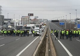 Las tractoradas cortan vías principales en las provincias de Burgos, León y Zamora