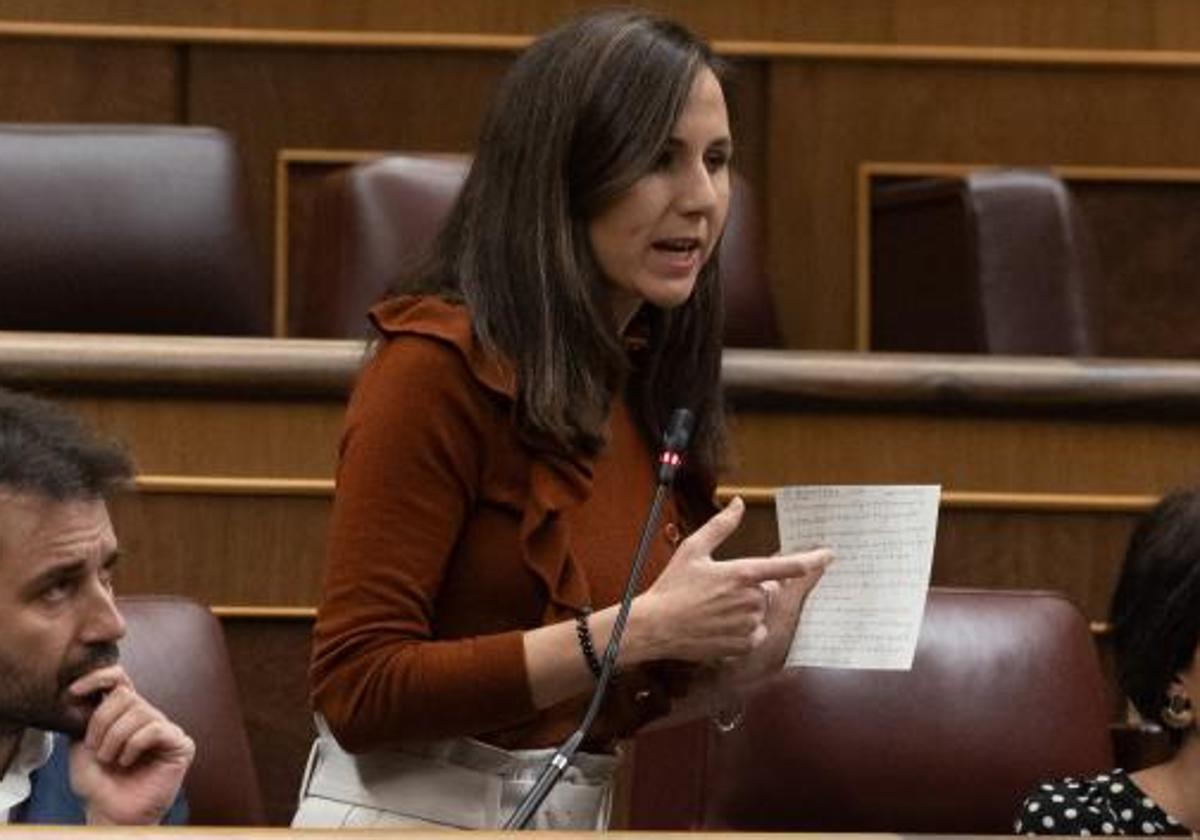 La secretaria general de Podemos, Ione Belarra, durante la sesión de control de este miércoles