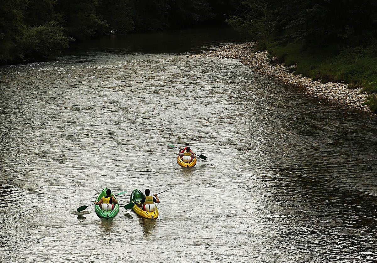 Canoas en el río Cares