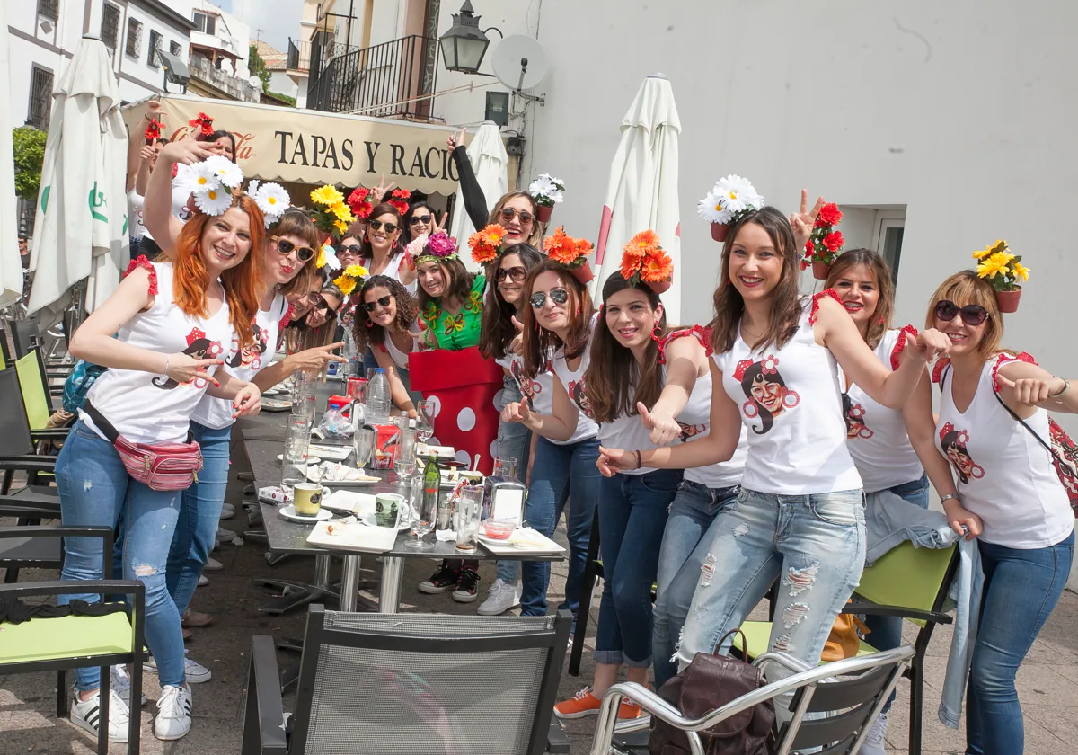 Vecinos del Casco piden una ordenanza integral de vía pública en Córdoba en  lugar de la propuesta para de despedidas de solteros