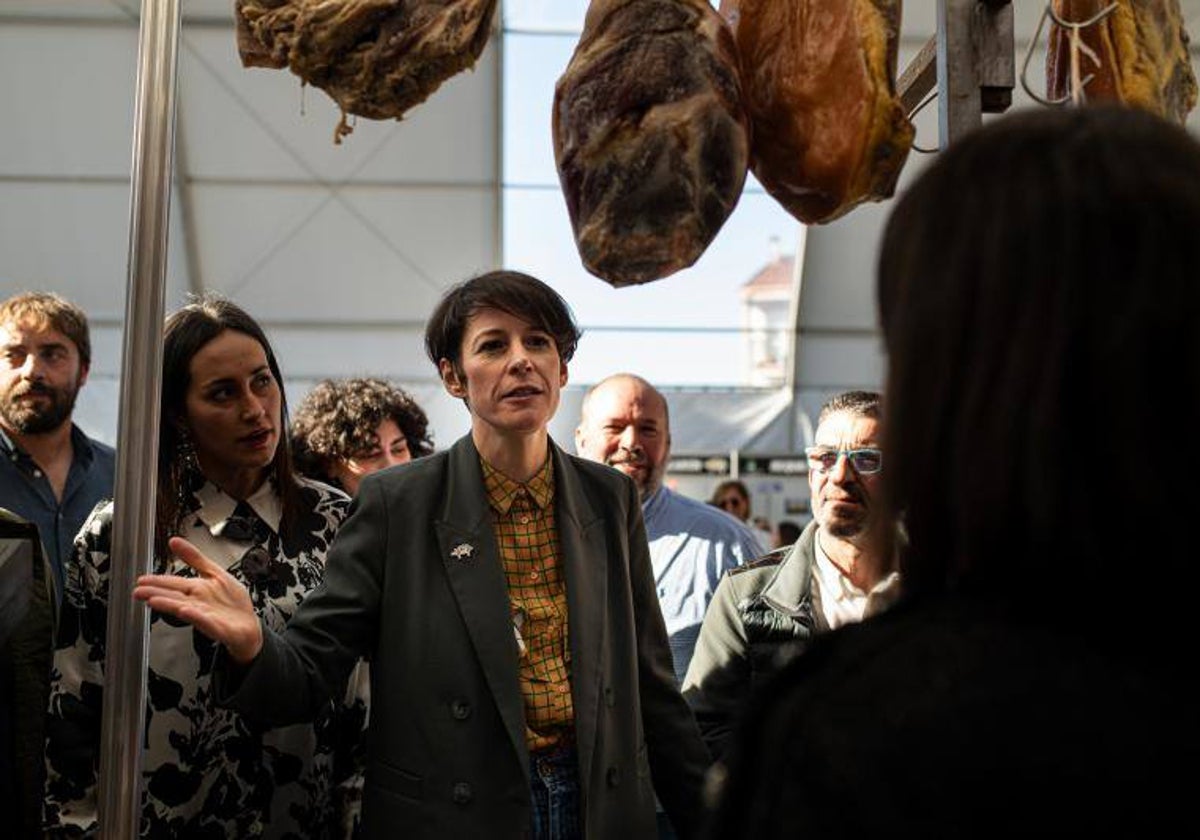 Ana Pontón, candidata del BNG en las elecciones del 18F en Galicia, en una visita a Lalín (Pontevedra)