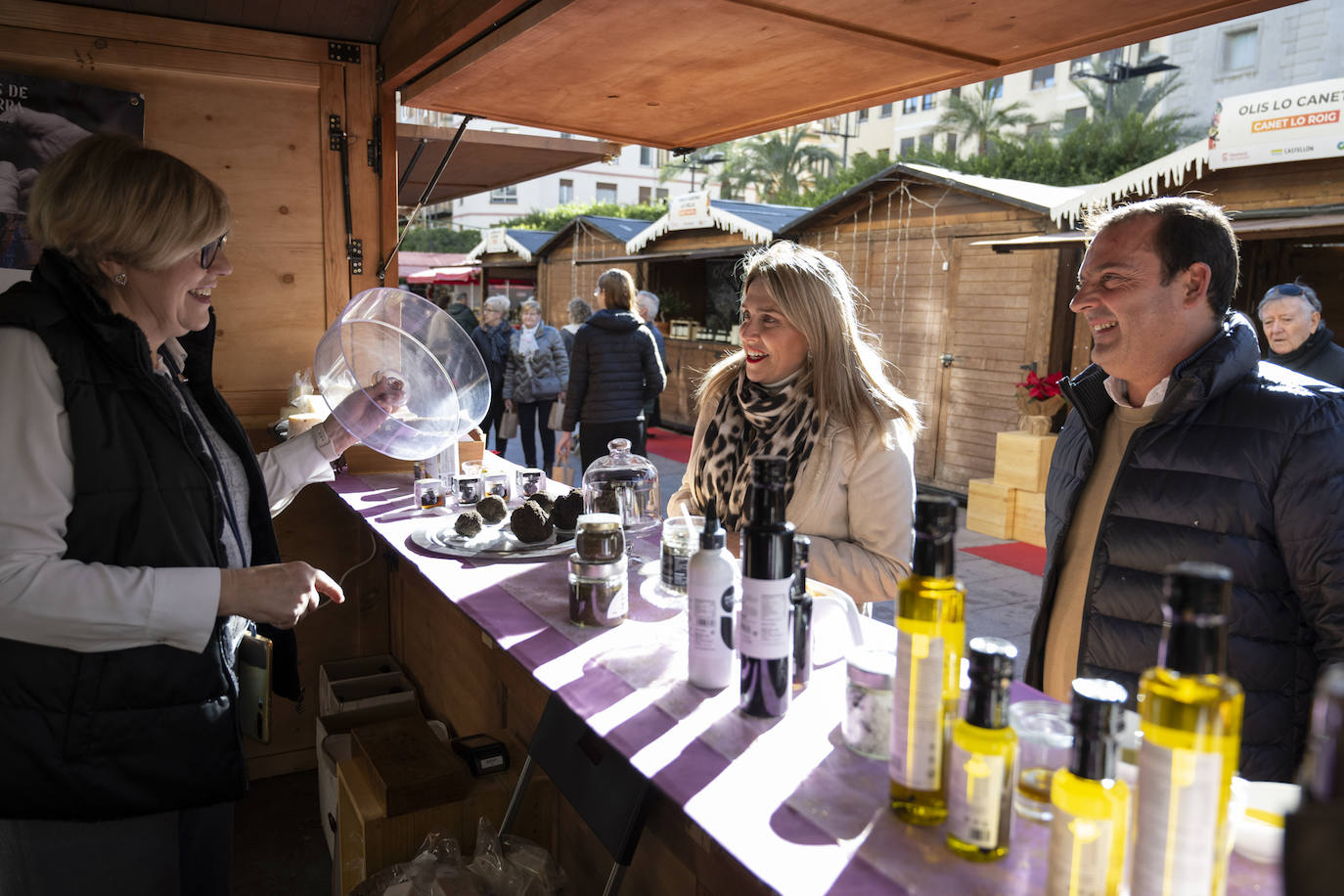 Imagen de Marta Barrachina promocionando productos gastronómicos de Castellón