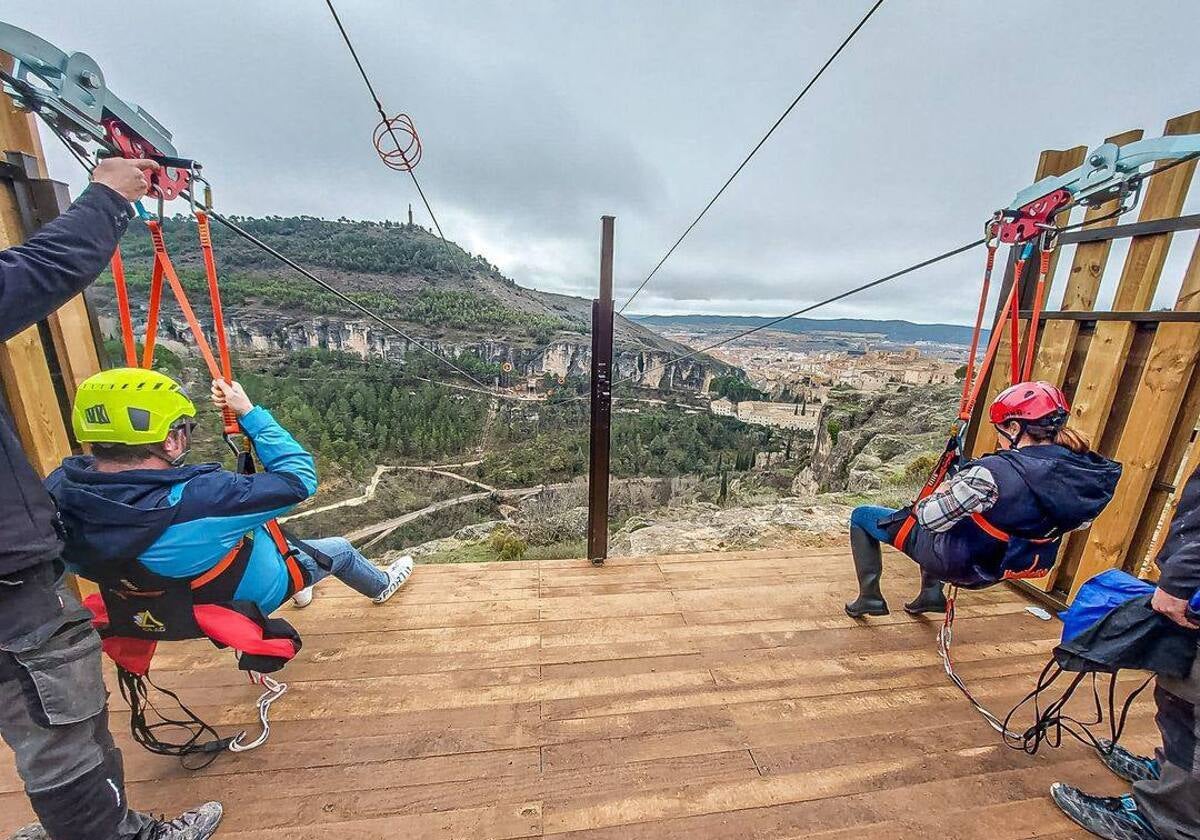 La salida de la tirolina, con sus vistas a la Hoz del Huécar y al casco antiguo de Cuenca