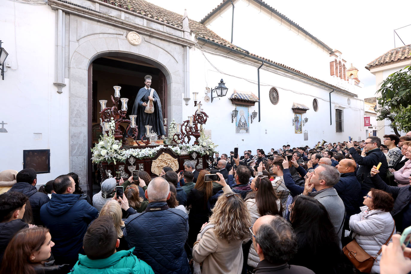 Fotos: La emocionante procesión del Padre Cristóbal en Córdoba