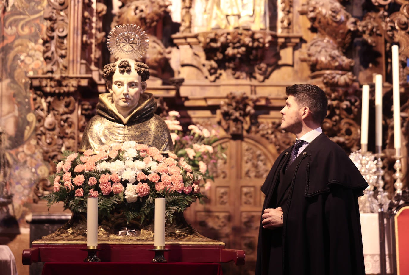 Fotos: El rosario en la exaltación de San Álvaro