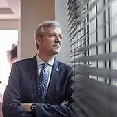 Alfonso Rueda: «Empiezan diciéndote en qué lengua debes hablar y acaban con cómo debes pensar»