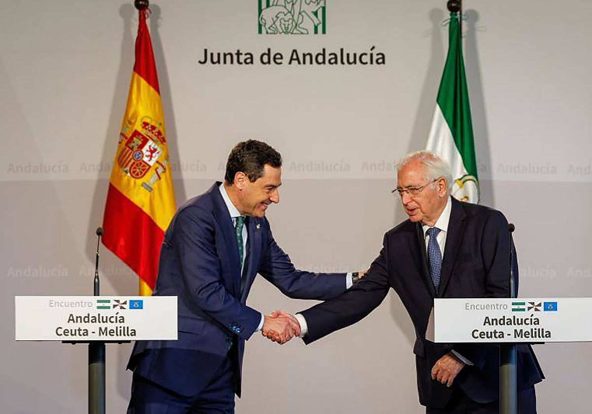 El presidente andaluz, Juanma Moreno, y el presidente de Melilla, Juan José Imbroda