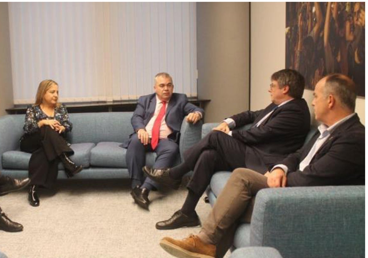 Reunión en Bruselas de los negociadores del PSOE con Puigdemont