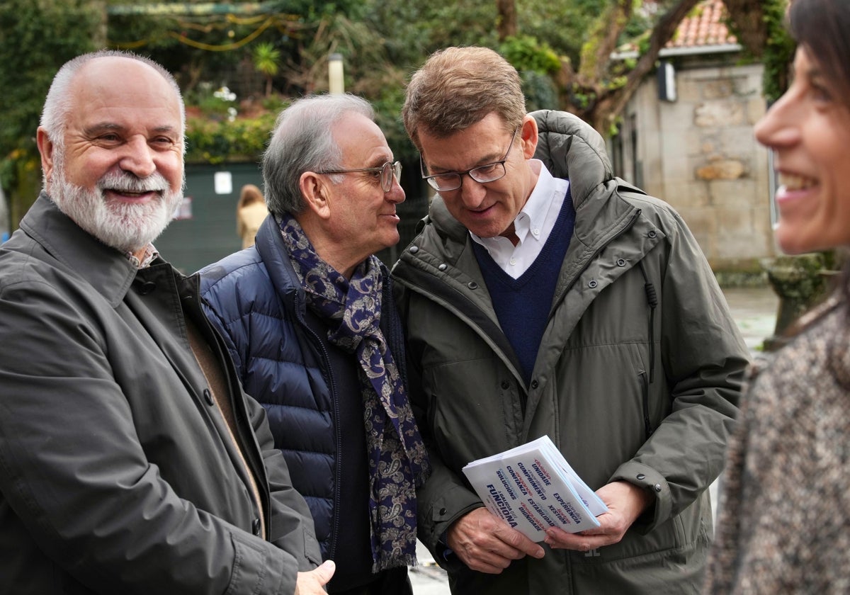 Feijóo, durante su paseo por Caldas de Reis (Pontevedra)