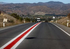 La línea roja que ha sorprendido a los conductores de esta carretera de Málaga: ¿qué significa?