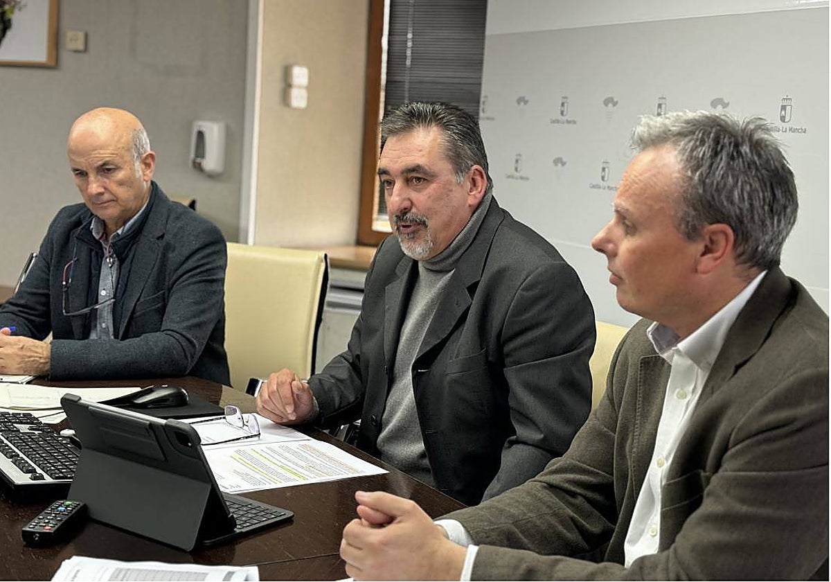 Joaquín Cuadrado con representantes de organizaciones agrarias