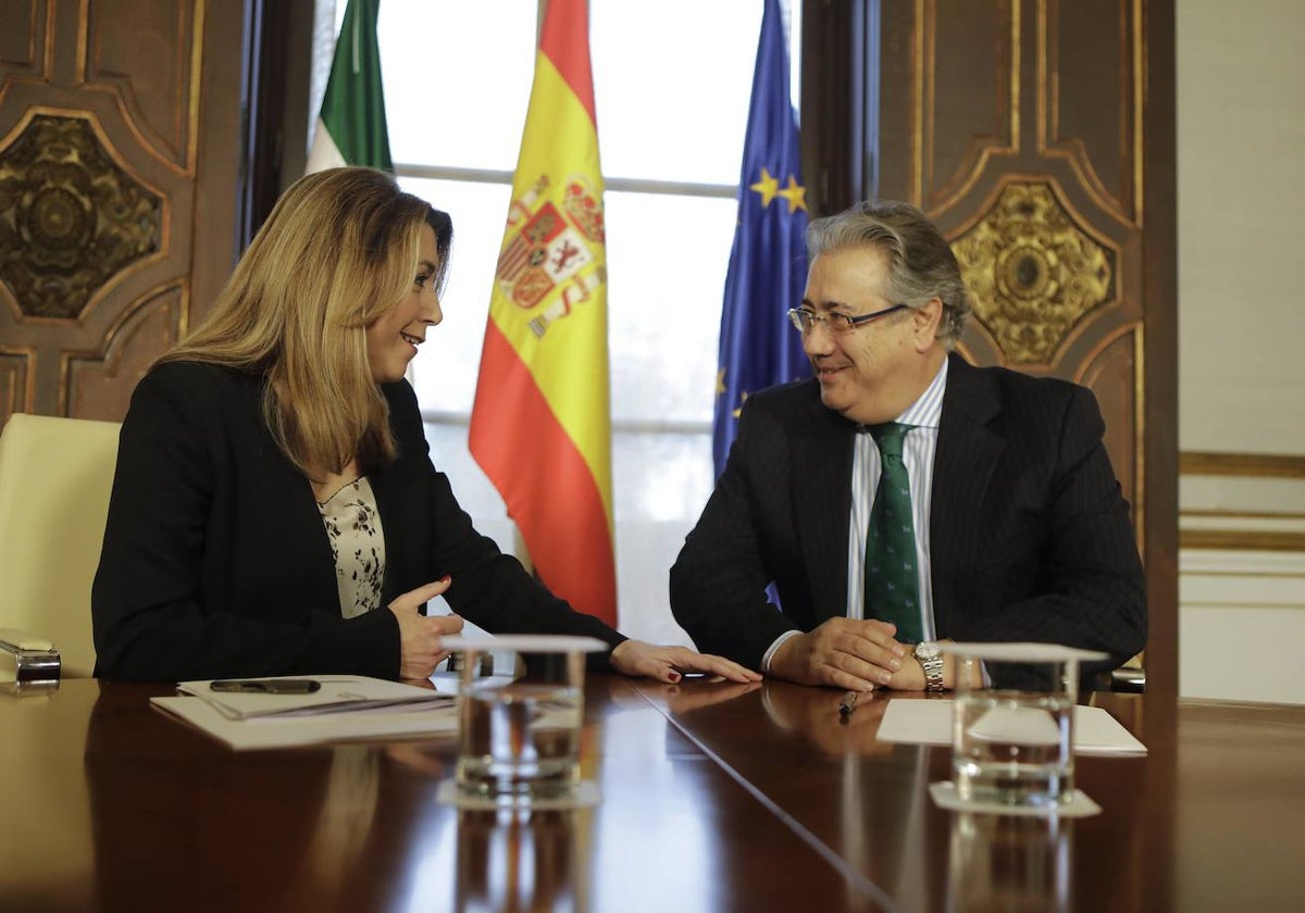 La presidenta de la Junta, Susana Díaz, y el ministro Zoido en el palacio de San Telmo el 19 de marzo de 2018 para firmar el acuerdo