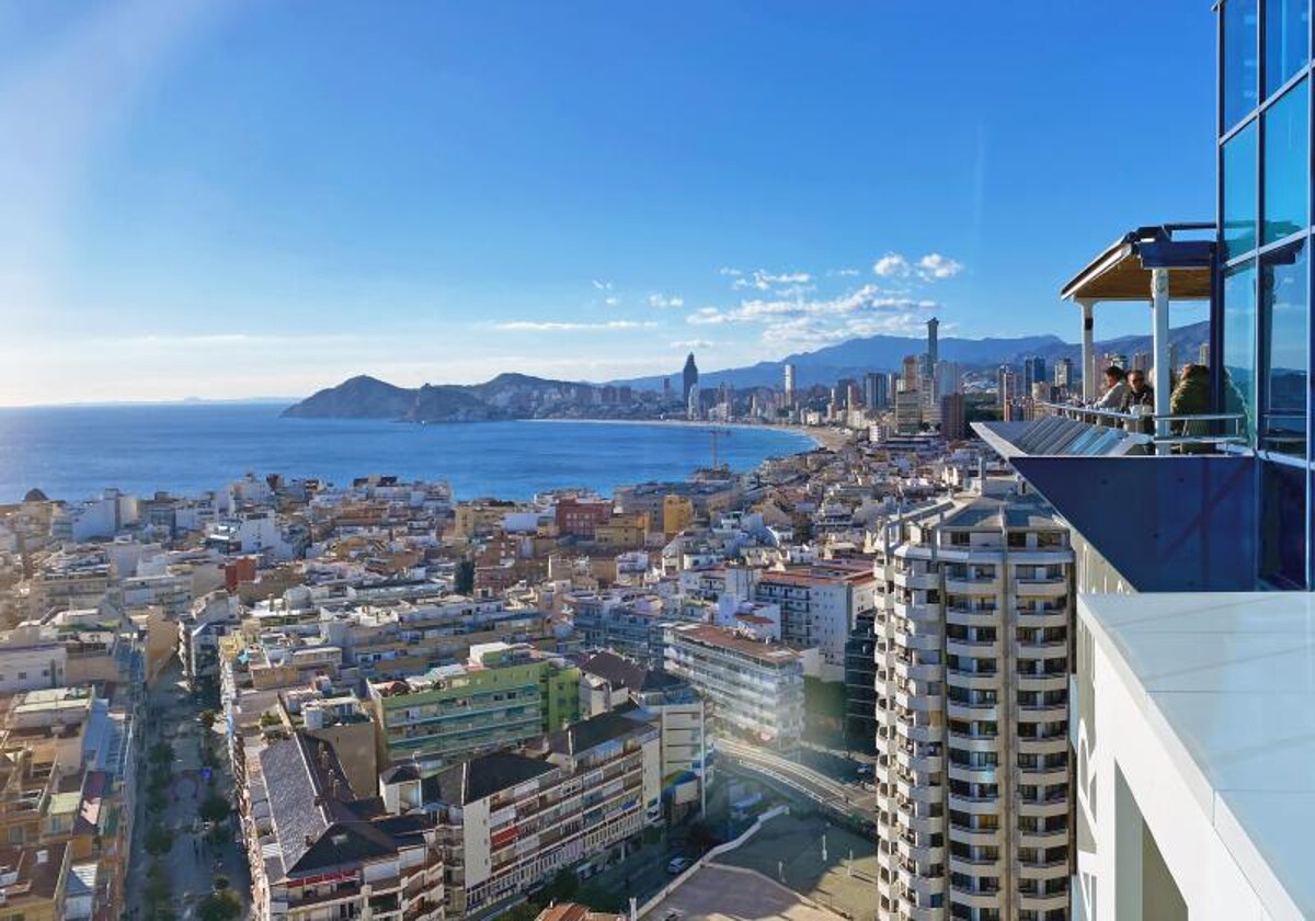 Vista panorámica de Benidorm desde uno de sus rascacielos.