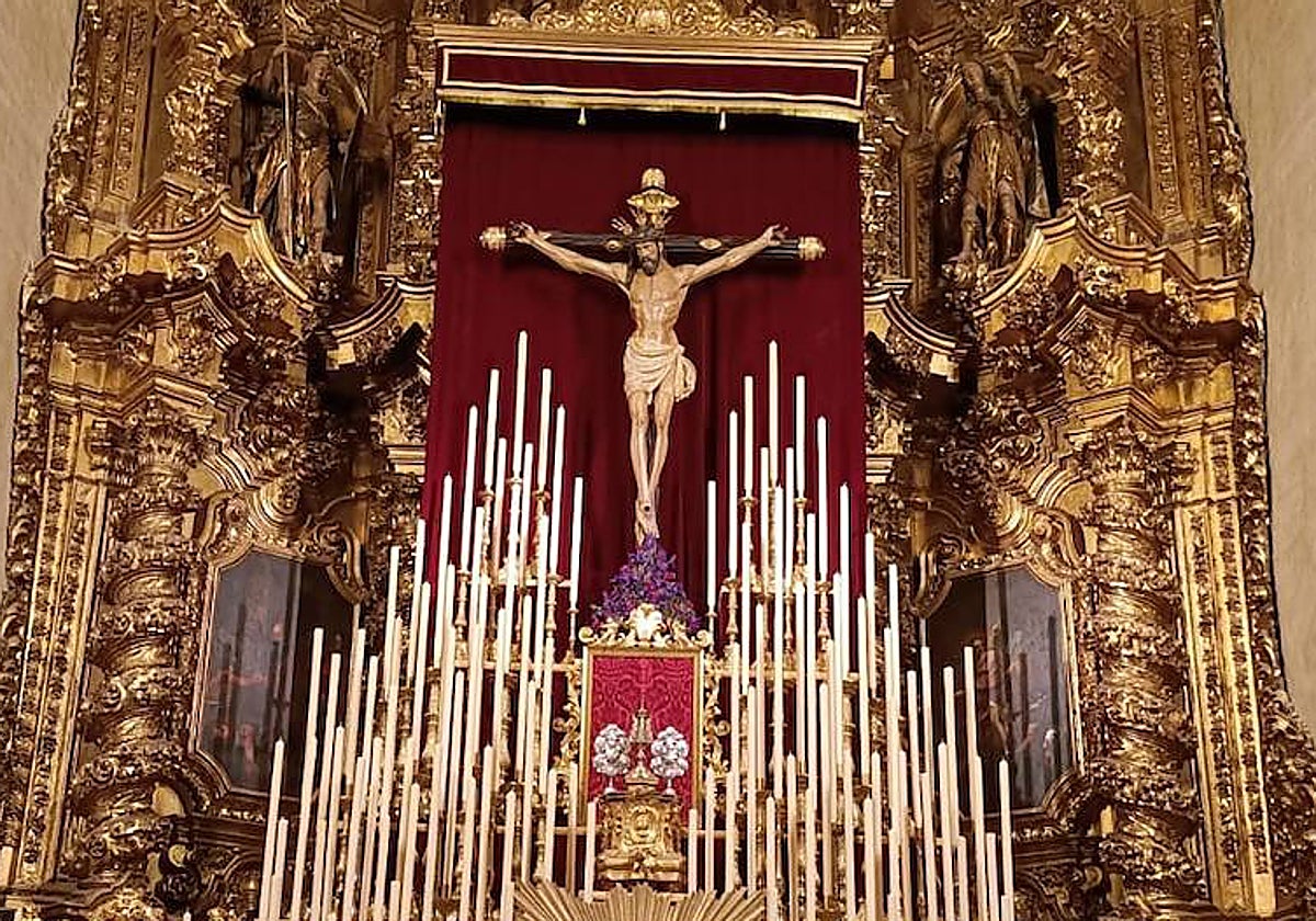 El Cristo de la Misericordia, en su altar de quinario