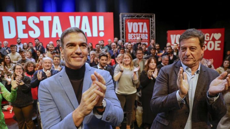 Pedro Sánchez y el candidato socialista a la Xunta, José Ramón Gómez Besteiro