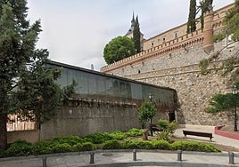 IU pide habilitar la piscina cubierta del Casco Histórico para los meses de verano