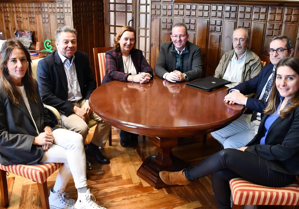 Cedillo y Sánchez con la delegación de Segovia