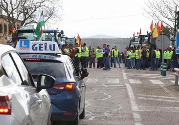 Fotos: las tractoradas colapsan varias carreteras de Córdoba