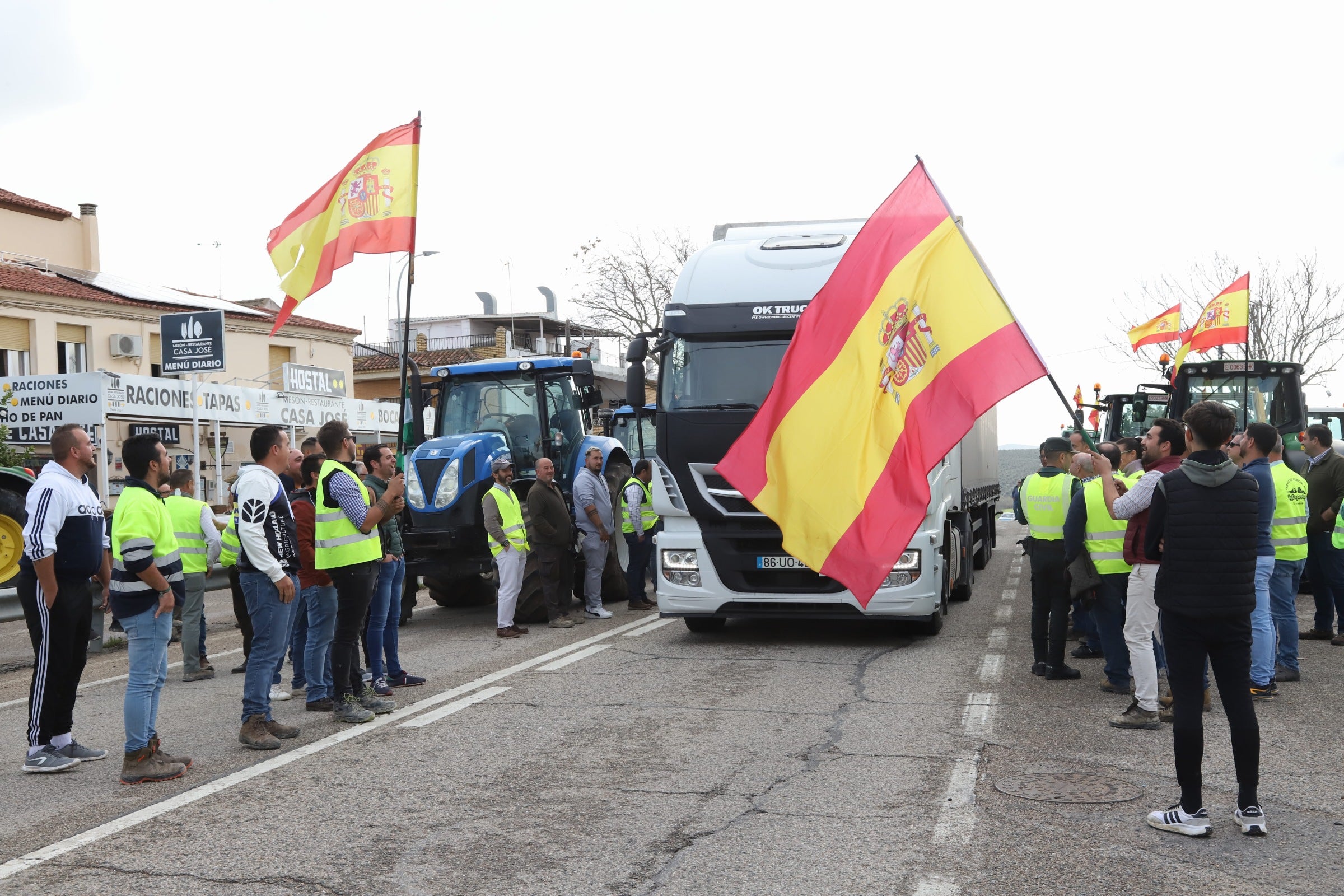 Fotos: las tractoradas colapsan varias carreteras de Córdoba