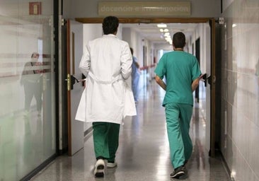 Avisan a sanitarios por SMS de su subida salarial a dos días de votar en Galicia