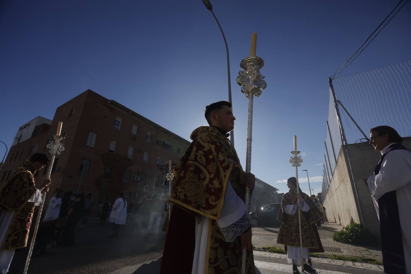 Fotos: El Cristo de la Piedad sale hacia la Catedral para el Vía Crucis de las cofradías de Córdoba