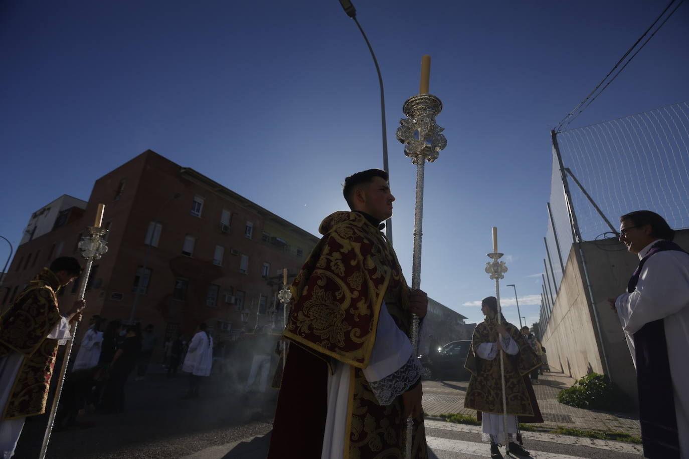 Fotos: El Cristo de la Piedad sale hacia la Catedral para el Vía Crucis de las cofradías de Córdoba