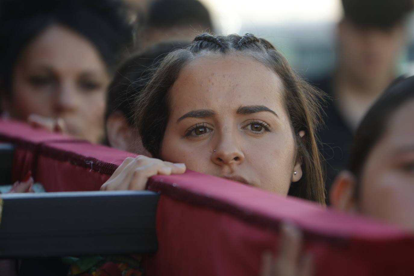 Fotos: El Cristo de la Piedad sale hacia la Catedral para el Vía Crucis de las cofradías de Córdoba