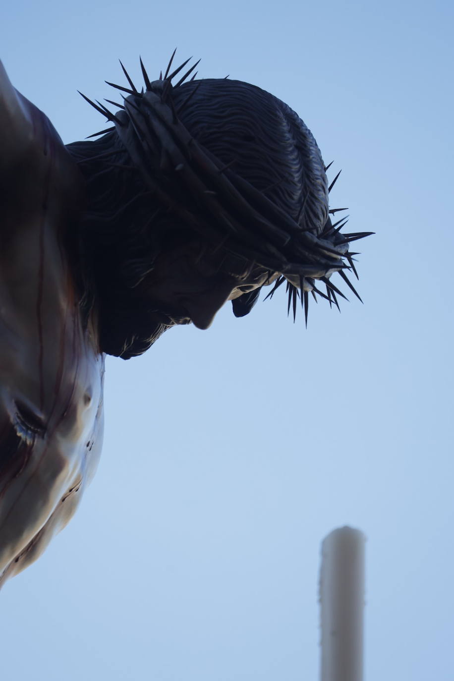 Fotos: El Cristo de la Piedad sale hacia la Catedral para el Vía Crucis de las cofradías de Córdoba